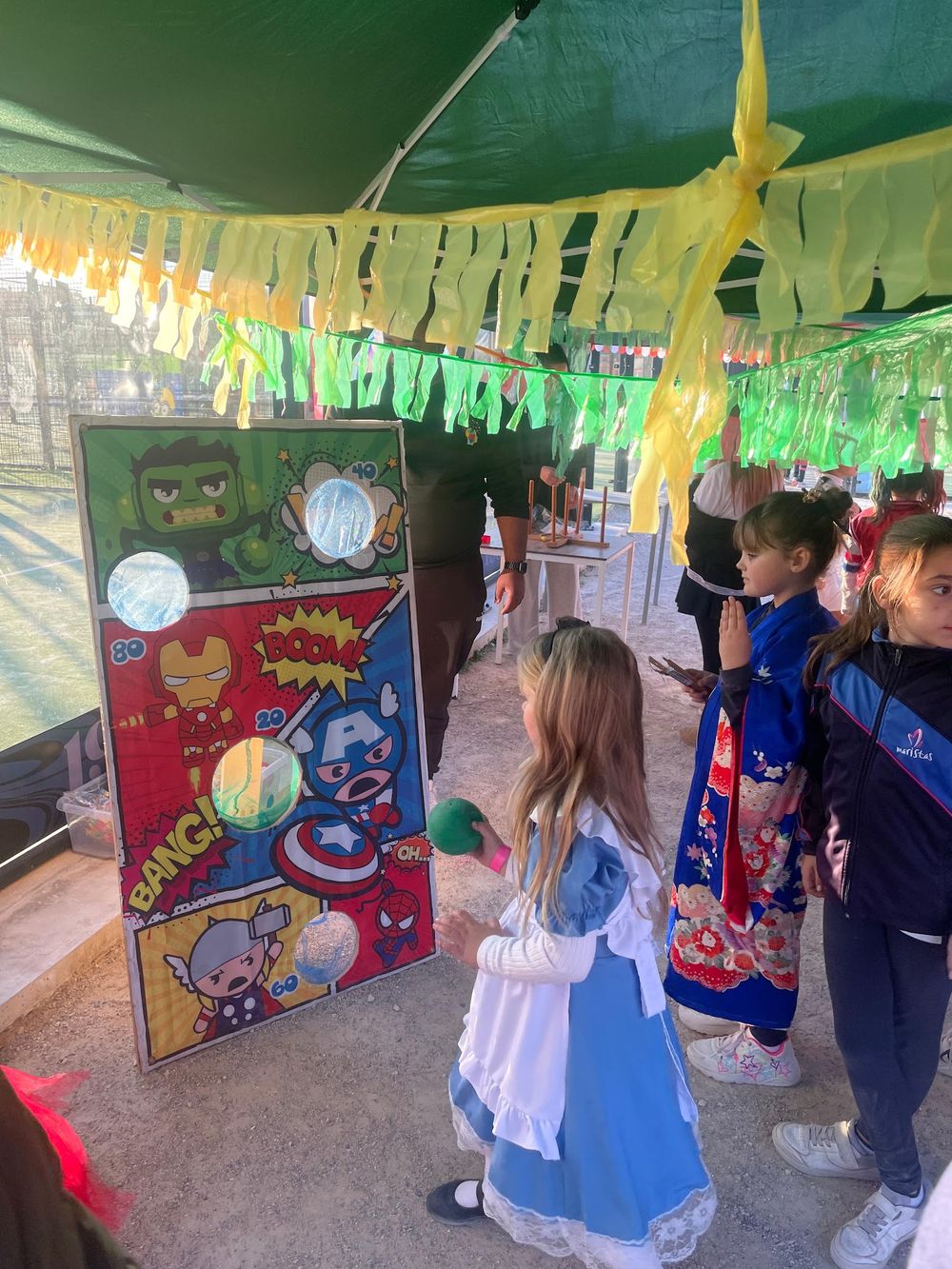 Juego de puntería en la miniferia de Happy Time
